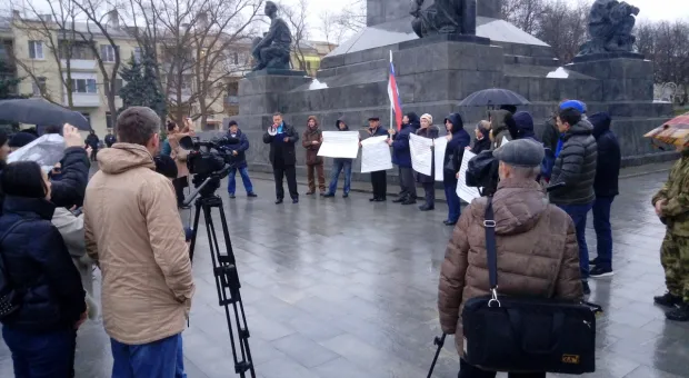 В Севастополе митингуют против химатаки и просят установить «роль Лебедева» 