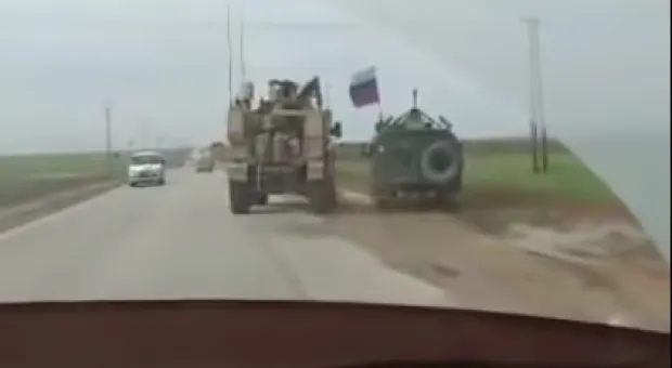 Появилось видео инцидента с бронемашинами России и США в Сирии