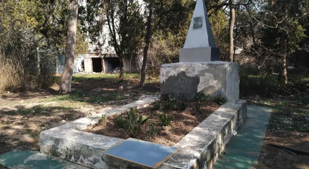Памятник братской могилы в Севастополе превратился в бомжатник