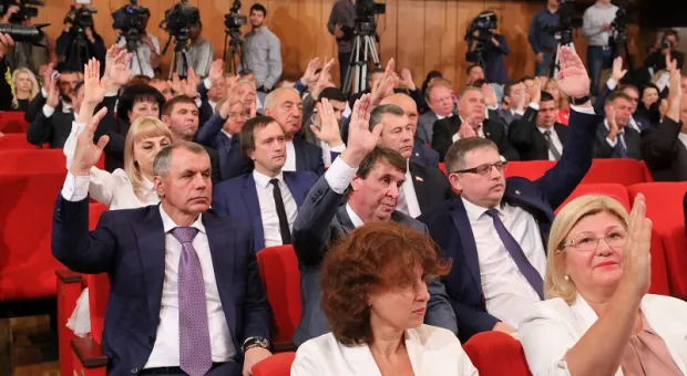 Коммунистическую кнопку в Крыму заело при голосовании за поправки в Конституцию 