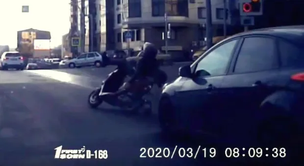 Мотоциклист в Севастополе пощадил сбившую его женщину 