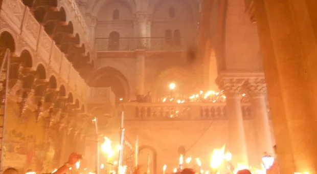 Коронавирус изменил церемонию схождения Благодатного огня