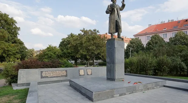В Чехии снесли памятник маршалу Коневу и не отдают его России