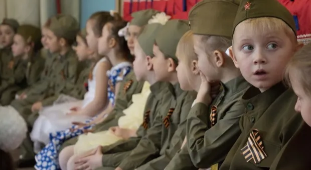 Писательница Арбатова сравнила детей в военной форме с проститутками