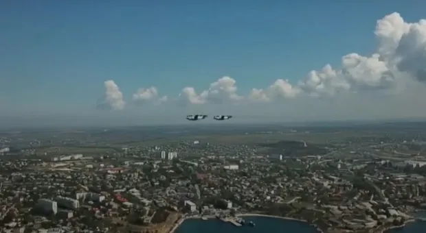 В небе над Севастополем прошла репетиция воздушного парада 