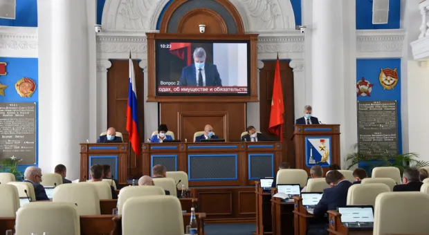 Севастопольские депутаты обсудили митинги, алкоголь и доходы