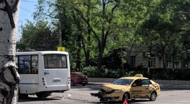 Опасный для жизни перекрёсток в центре Севастополя напомнил о себе