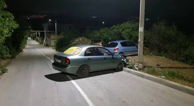 Таксист в Севастополе «потерялся» на пустой дороге