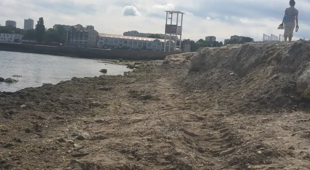 Убогость и грязь. Как в Севастополе готовят пляж Омега к лету