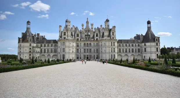 Во Франции скоро начнут распродавать замки