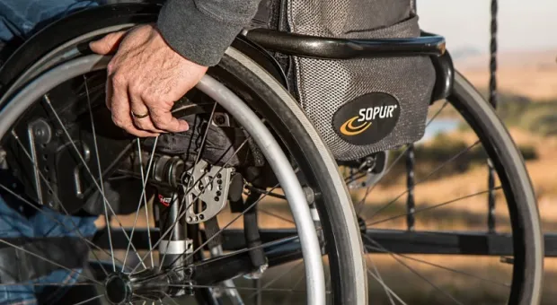 В Крыму покалеченному инвалиду не могут найти крышу над головой