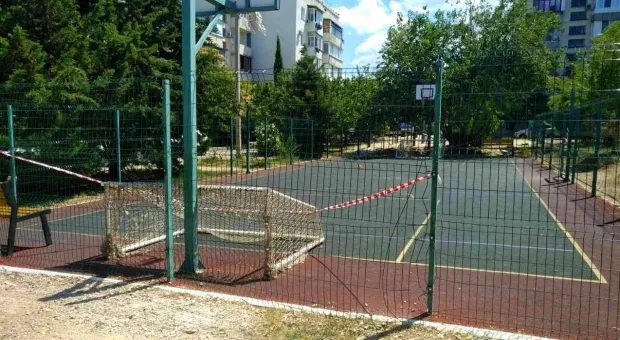 Севастопольскому мальчику сломали позвоночник «блуждающие» футбольные ворота 
