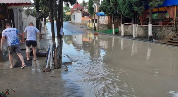В Судаке случился потоп после грозы