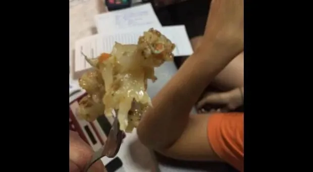 Как в Азии: туристов в Крыму начали кормить червями 