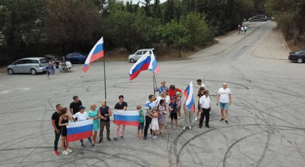 В Севастополе эффектно отметили День государственного флага России