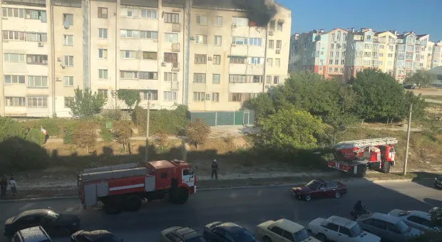 Пожар охватил квартиру многоэтажного дома в Севастополе