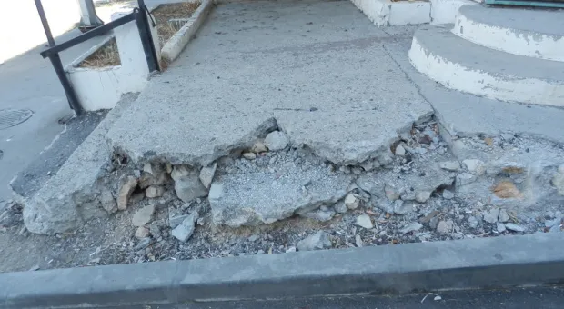 «Переломать ноги»: жители Севастополя о ремонте городских улиц
