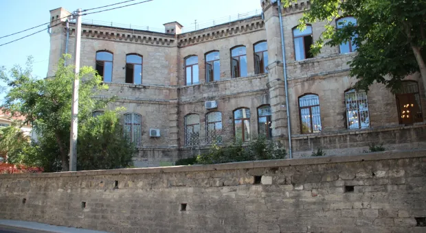 В Севастополе хотят «откапиталить» стену у объекта культурного наследия