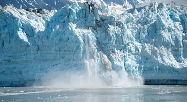 Самый большой ледник Гренландии раскололся