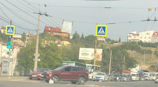 В Севастополе женщина попала под колеса на пешеходном переходе