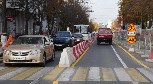 Не оплативший проезд мужчина перекрыл дорогу в Севастополе