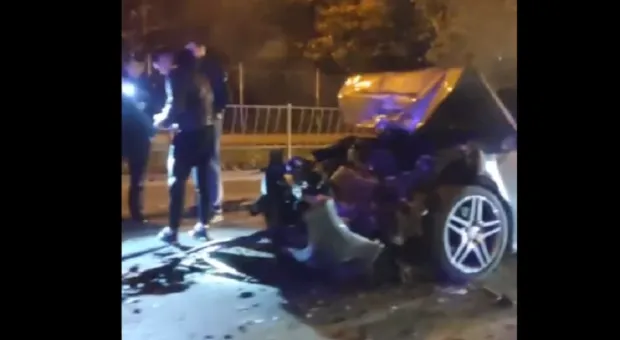 Машина ритуальных услуг «убила» Mercedes в столкновении в Крыму