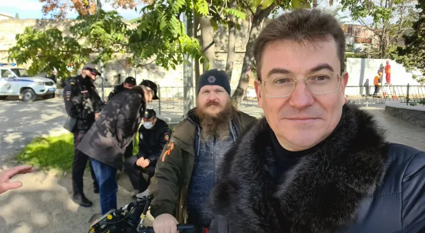 Съемочную группу НТС и общественника Комелова задержали в Севастополе