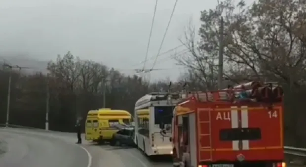 В Крыму четыре человека погибли в ДТП с троллейбусом