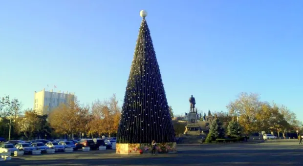 Новогодняя ёлка Севастополя выстоит перед напором COVID 