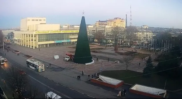 «Крым, ты че?!»: симферопольцев возмутила пропажа главной елки города