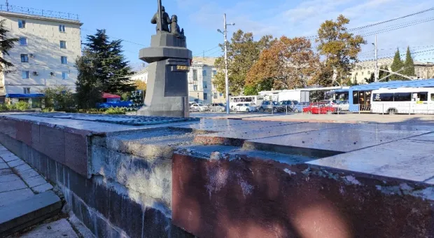 В Севастополе разрушается памятник героям-подводникам