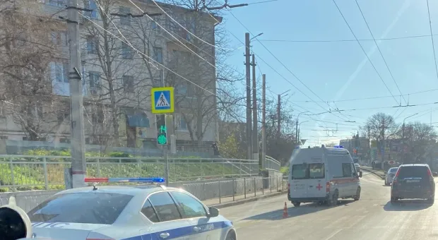 Скорая попала в ДТП на пешеходном переходе в Севастополе