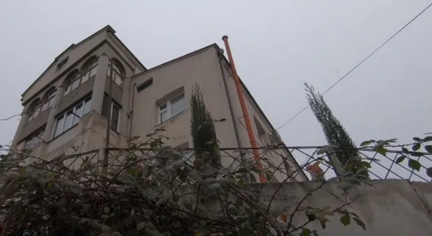 Жителей многоквартирного дома в Севастополе могут лишить выгребной ямы