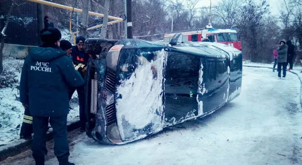 В Севастополе перевернувшийся автомобиль уехал с места ДТП 