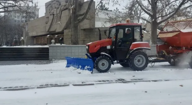 Севастопольские службы продолжают борьбу с зимой