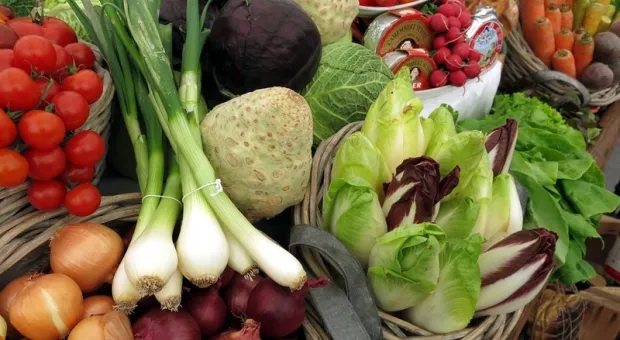 Овощи и фрукты в супермаркетах России стали лучше, но потребители не верят