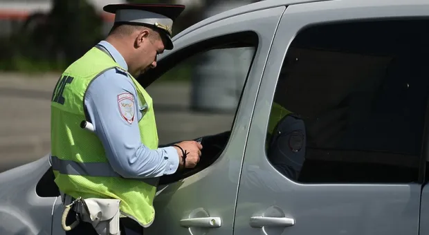 ГИБДД разрешат изымать документы на машину прямо на дороге