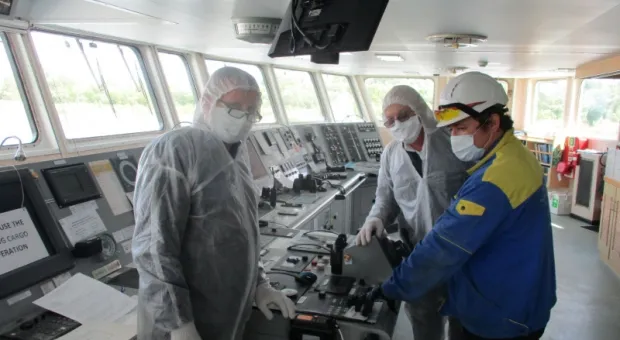 На борту судна в Керченском проливе вспыхнуло неизвестное заболевание