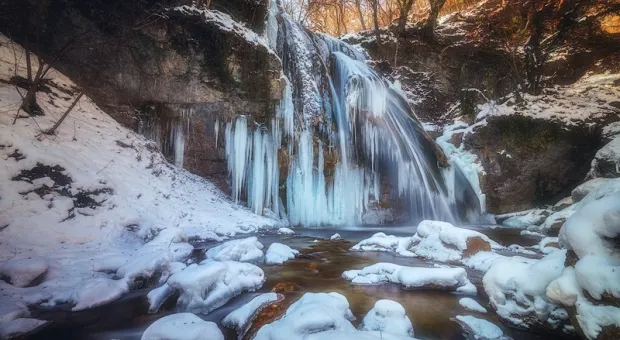 Крымские морозы сковали каскады водопада Джур-Джур