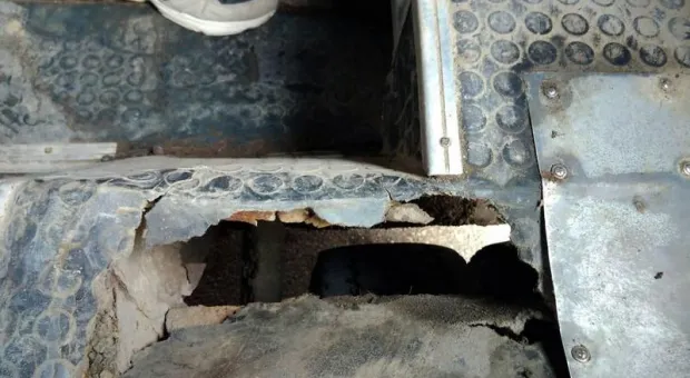 Крымчанку едва не разорвало колесом городского автобуса