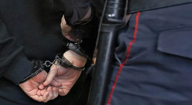 Таджик забодал полицейского в аэропорту Казани