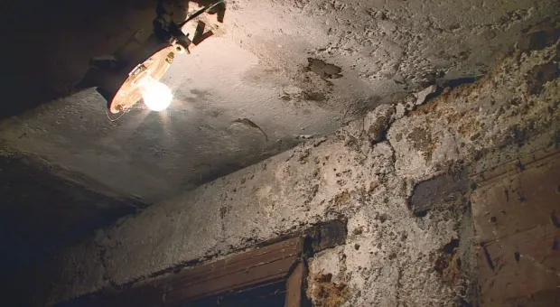Многоэтажный дом в Севастополе уходит под землю