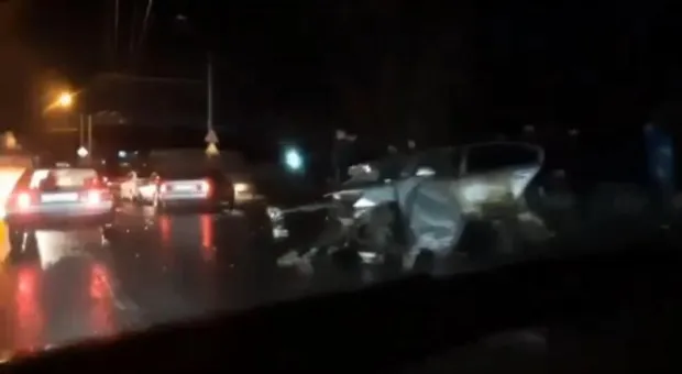 В Крыму выжил водитель раскуроченной о столб легковушки