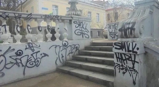 В Севастополе решили «оценить» вандализм на памятниках и стенах