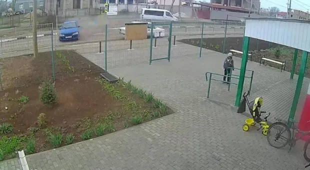 В Крыму мальчик с папой на пассажирском сидении устроил ДТП