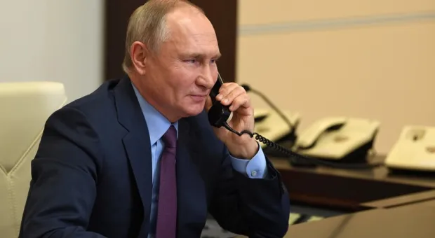 Байден предложил Путину встречу в «третьей стране»