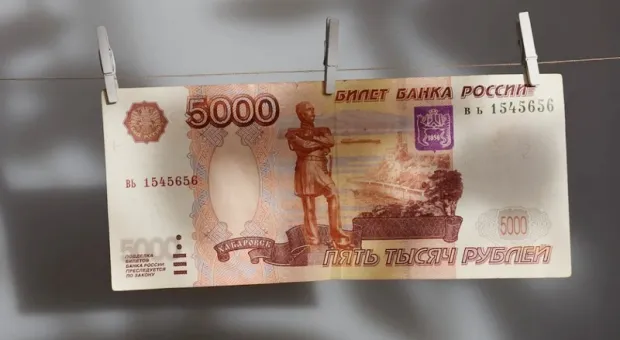 Крымчане покупали через интернет и сбывали на рынках фальшивые 5-тысячные купюры
