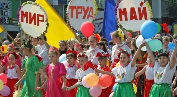 Россиянам могут продлить майские праздники