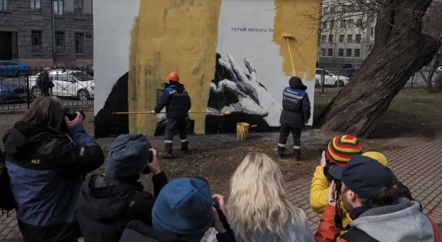 В Петербурге граффити с Навальным не продержалось и суток
