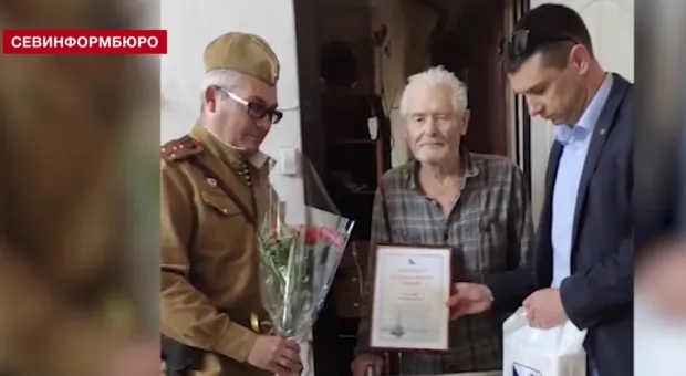 «С благодарностью за Победу»: члены Общественной палаты Севастополя поздравляют ветеранов на дому